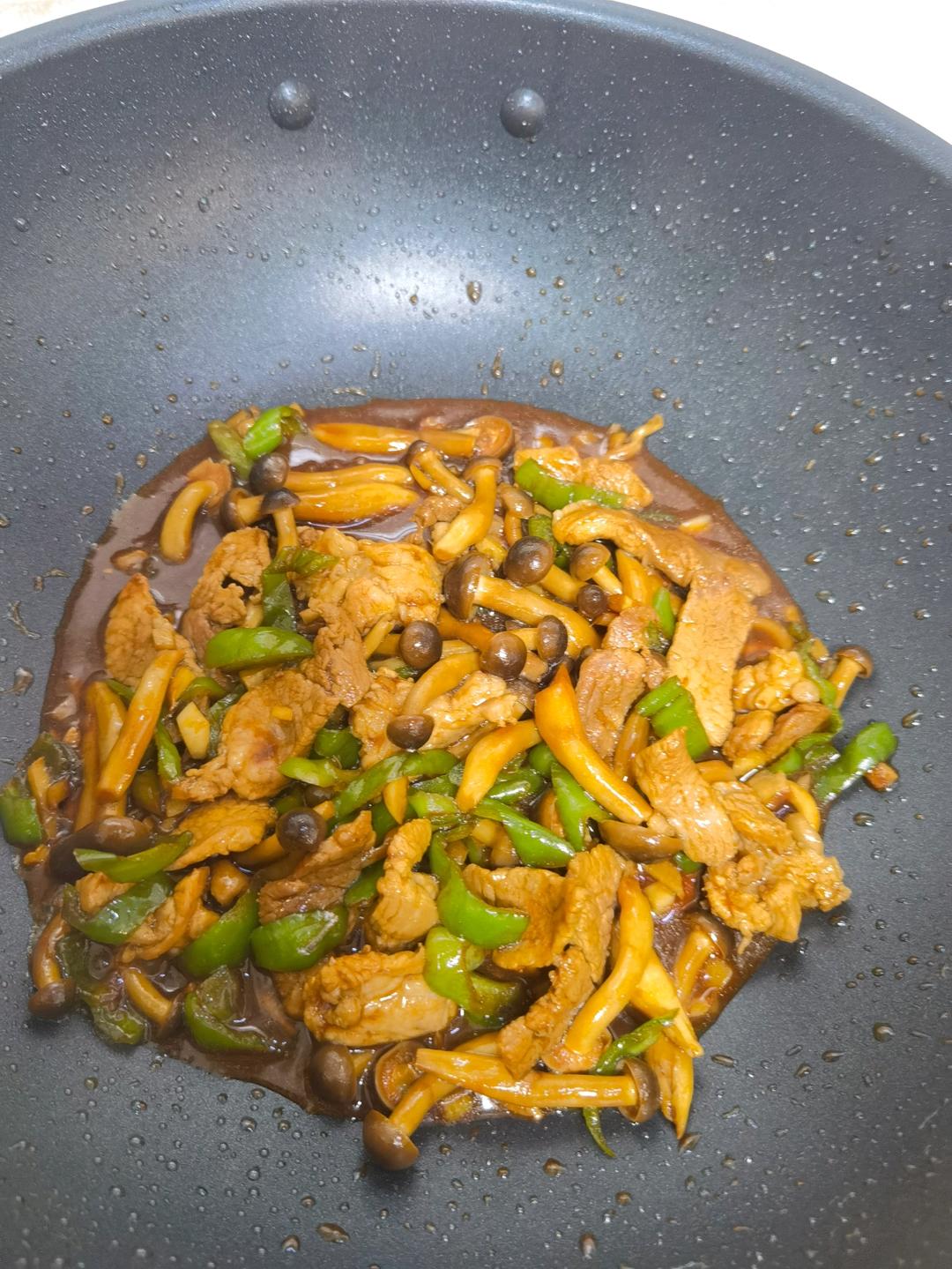 光盘神器海鲜菇炒青椒