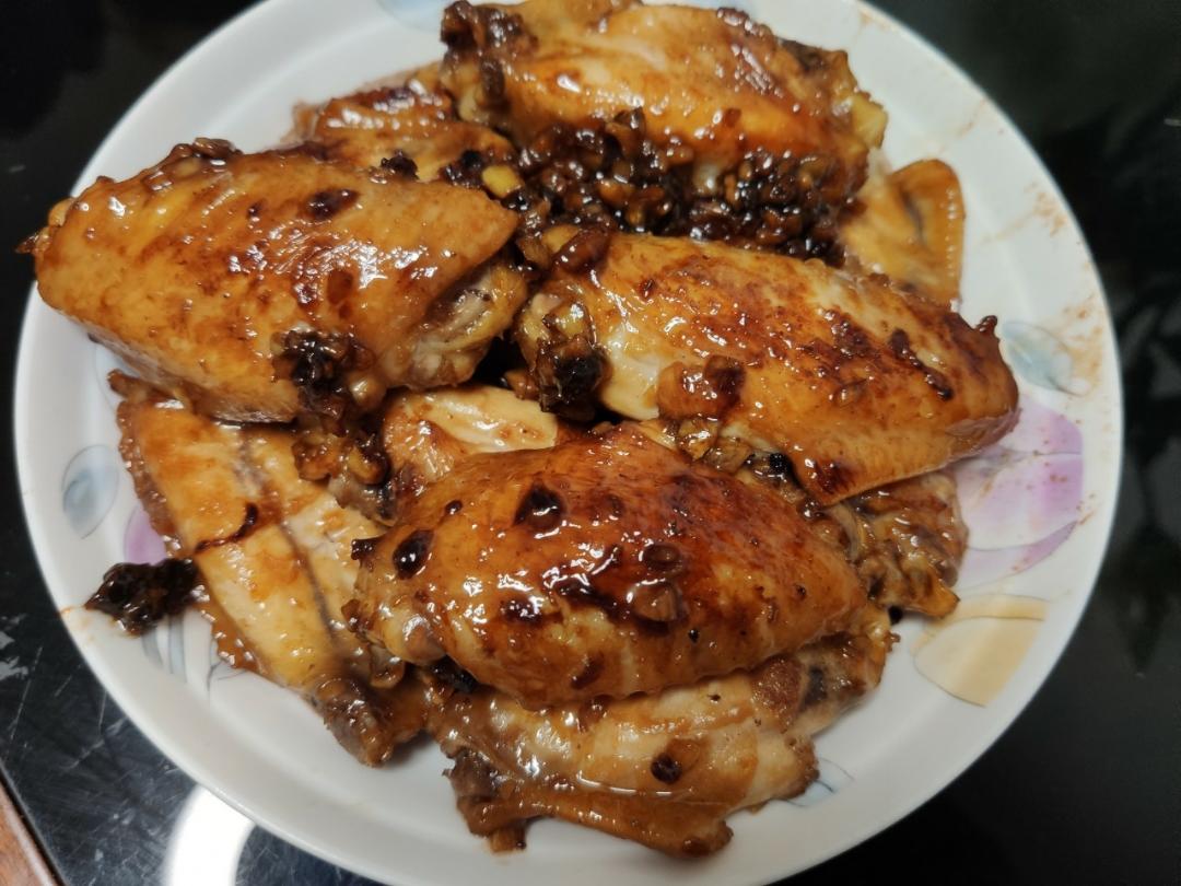 不要再可乐鸡翅了，求求你试试蒜香鸡翅吧，香味捅破天花板！