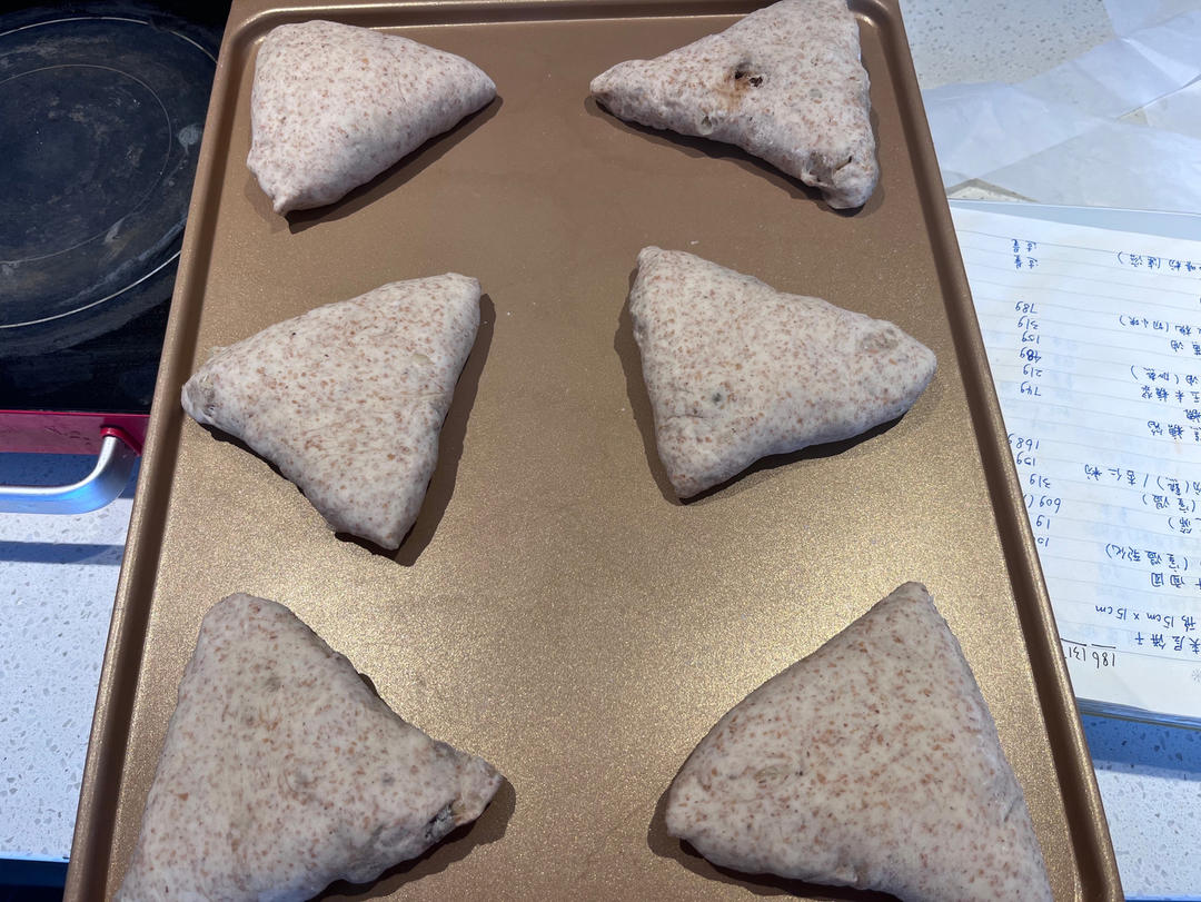 低油低糖，50%全麦核桃提子软欧~