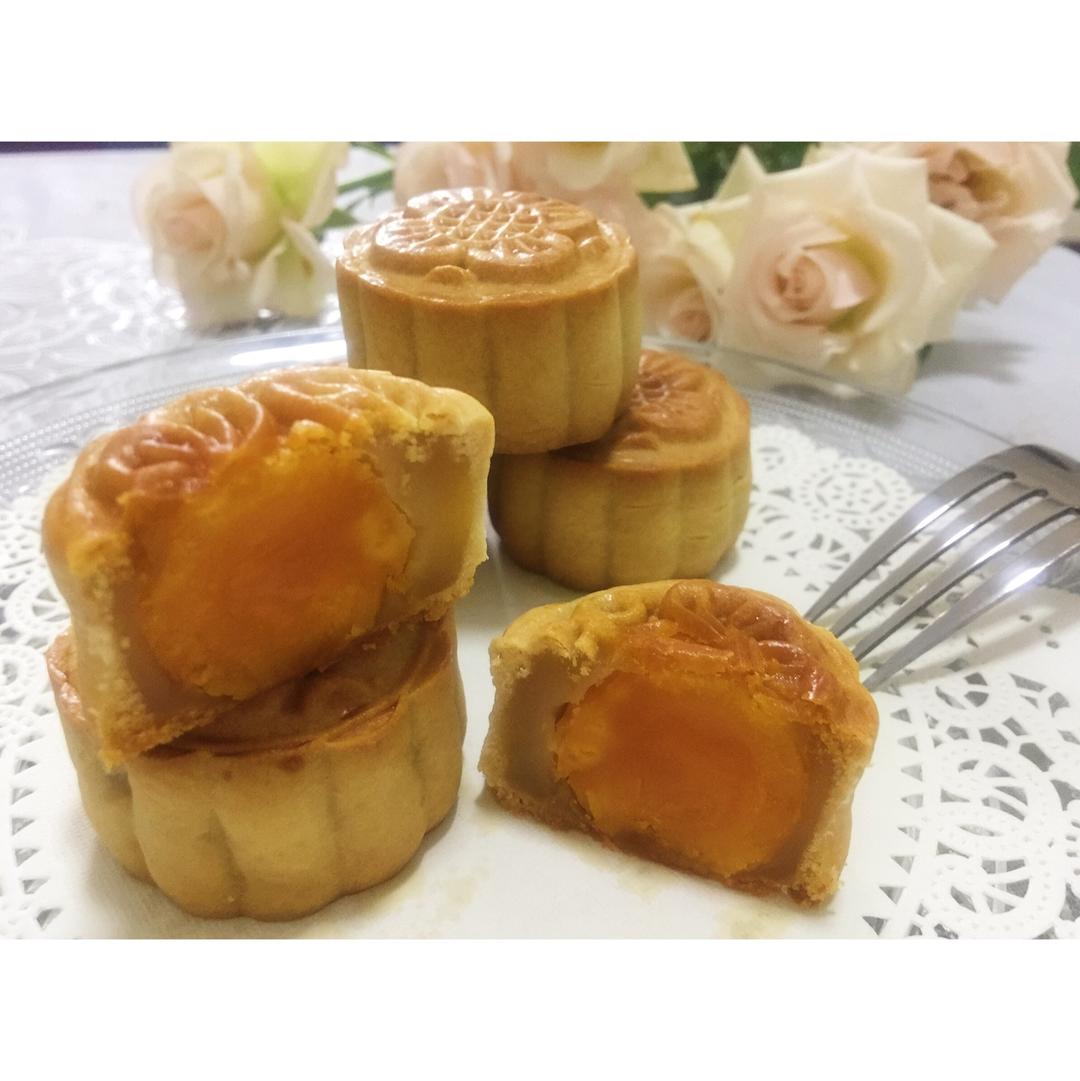 广式月饼—蛋黄莲蓉月饼