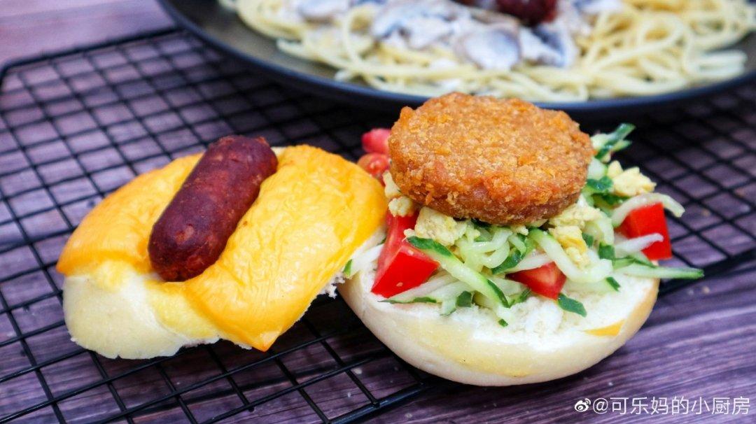 一款不要黄油的汉堡——芝士香肠小汉堡