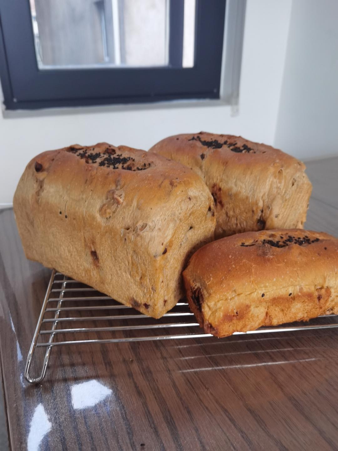 红枣核桃料多多，一炉8条小吐司记录