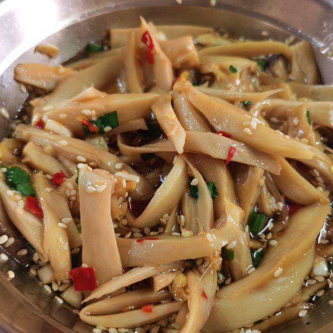 比肉还好吃的【手撕凉拌杏鲍菇】，上桌扫光光
