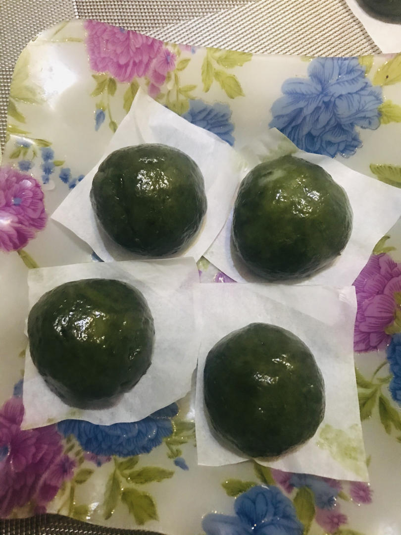 清明必吃的艾草青团