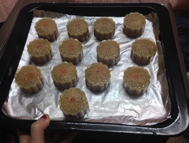 广式蛋黄莲蓉月饼