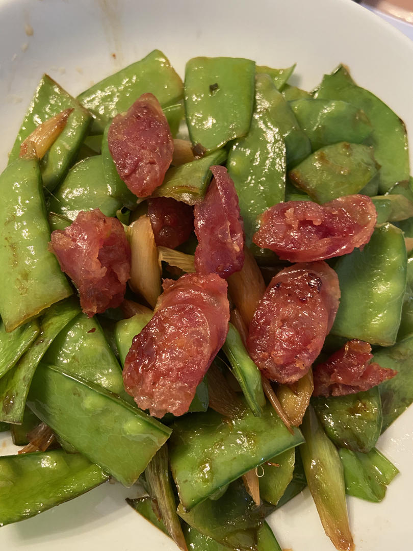 无比简单的荷兰豆炒腊肠，营养又好吃～！