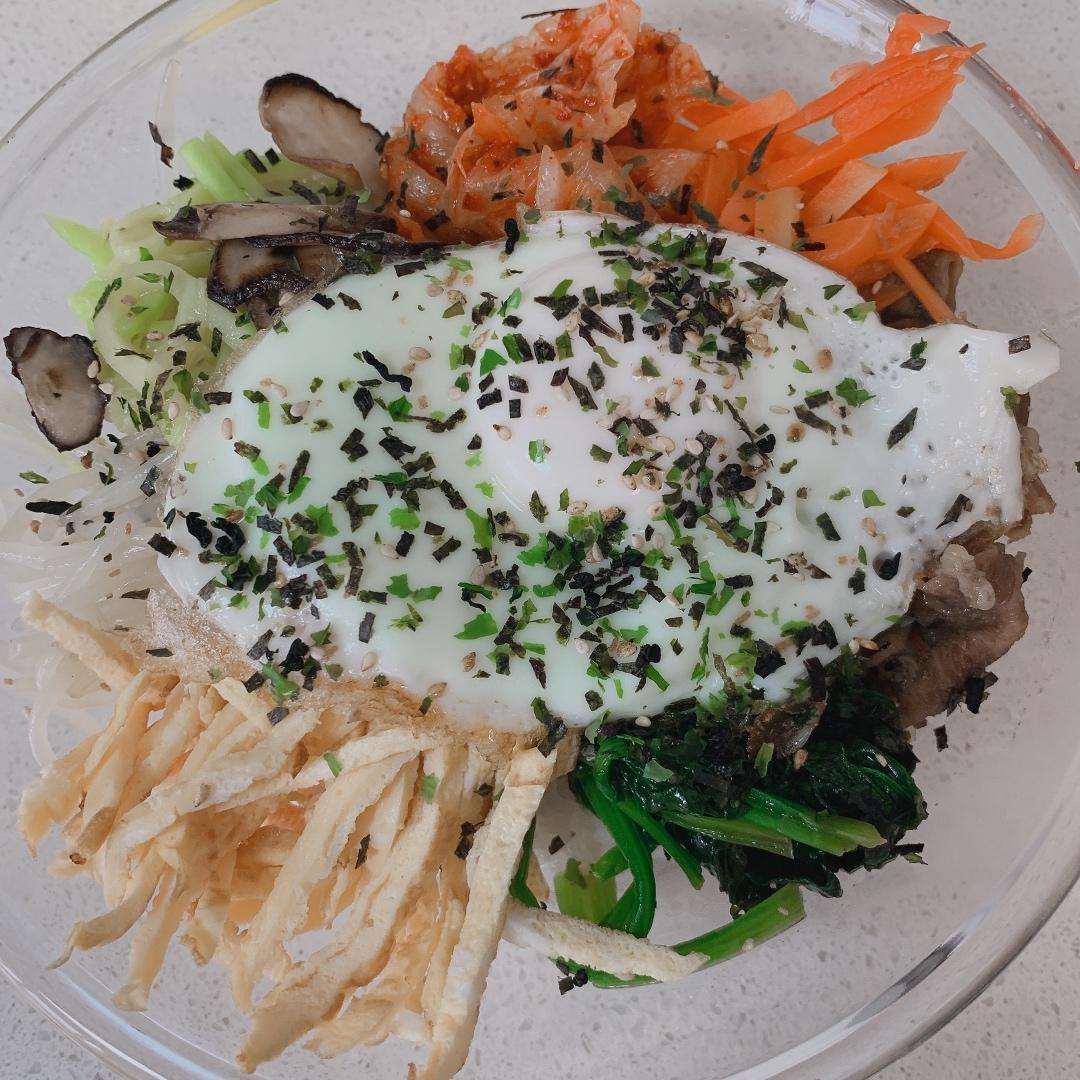 缤纷韩国拌饭（注入自制灵魂拌饭酱➕日式照烧肥牛，每一道蔬菜单独调味～，做成便当也很合适🍱）