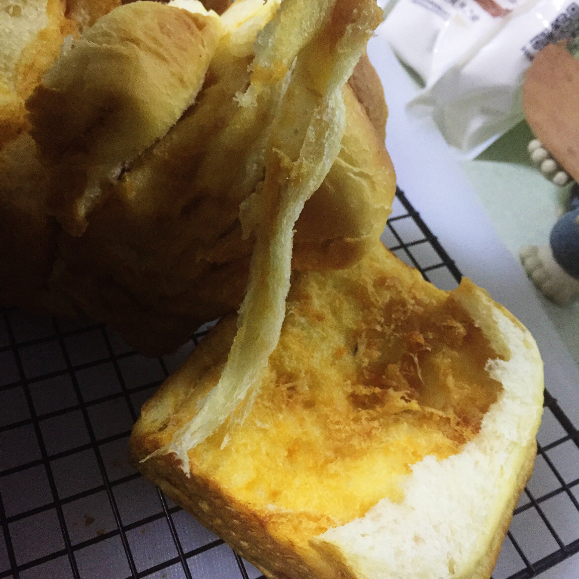 手撕千层肉松面包