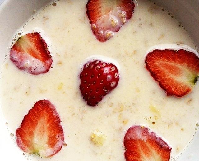 草莓牛奶燕麦的做法