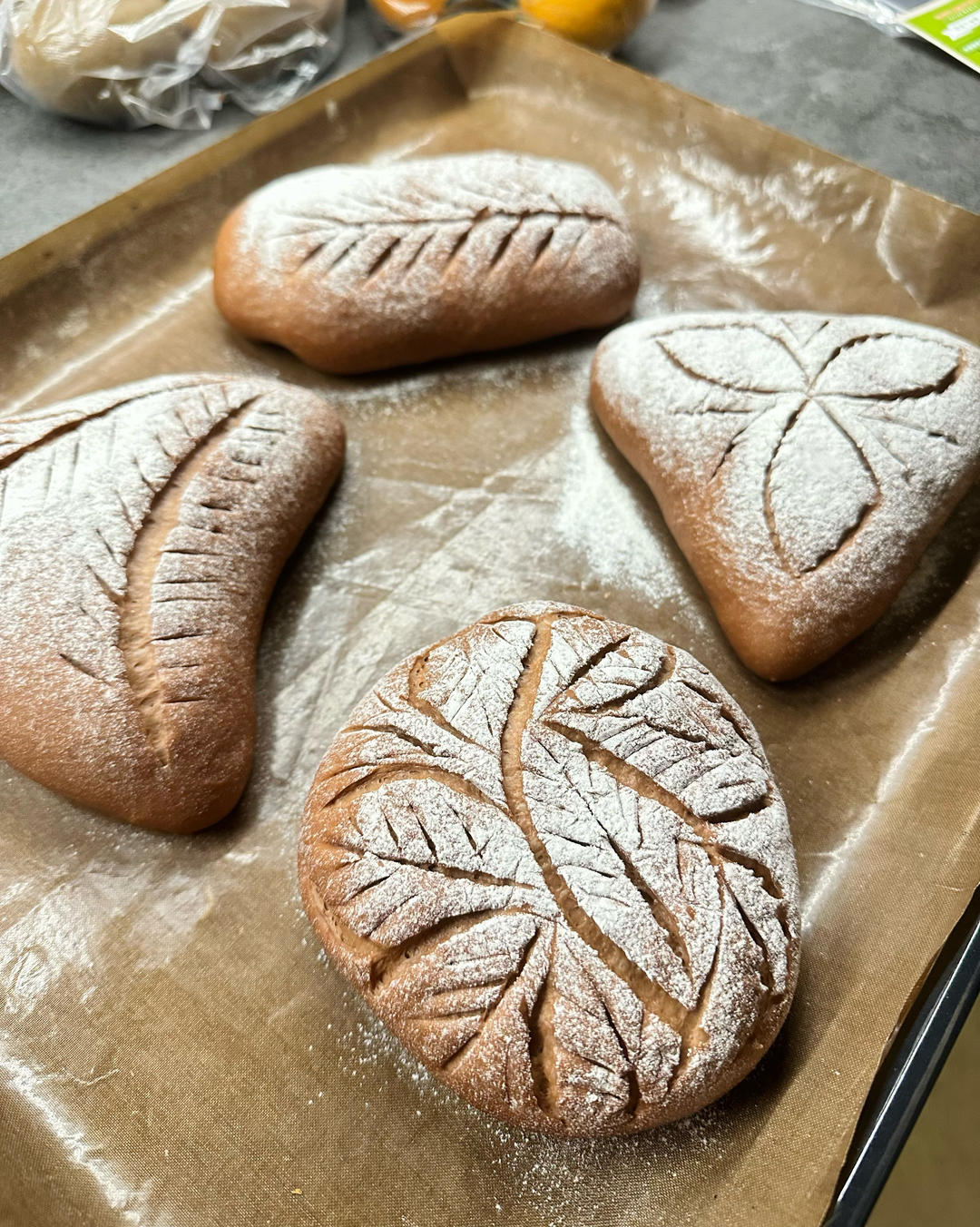 巧克力坚果乳酪软欧包🍞满满乳酪坚果果干馅料🍒明日早餐