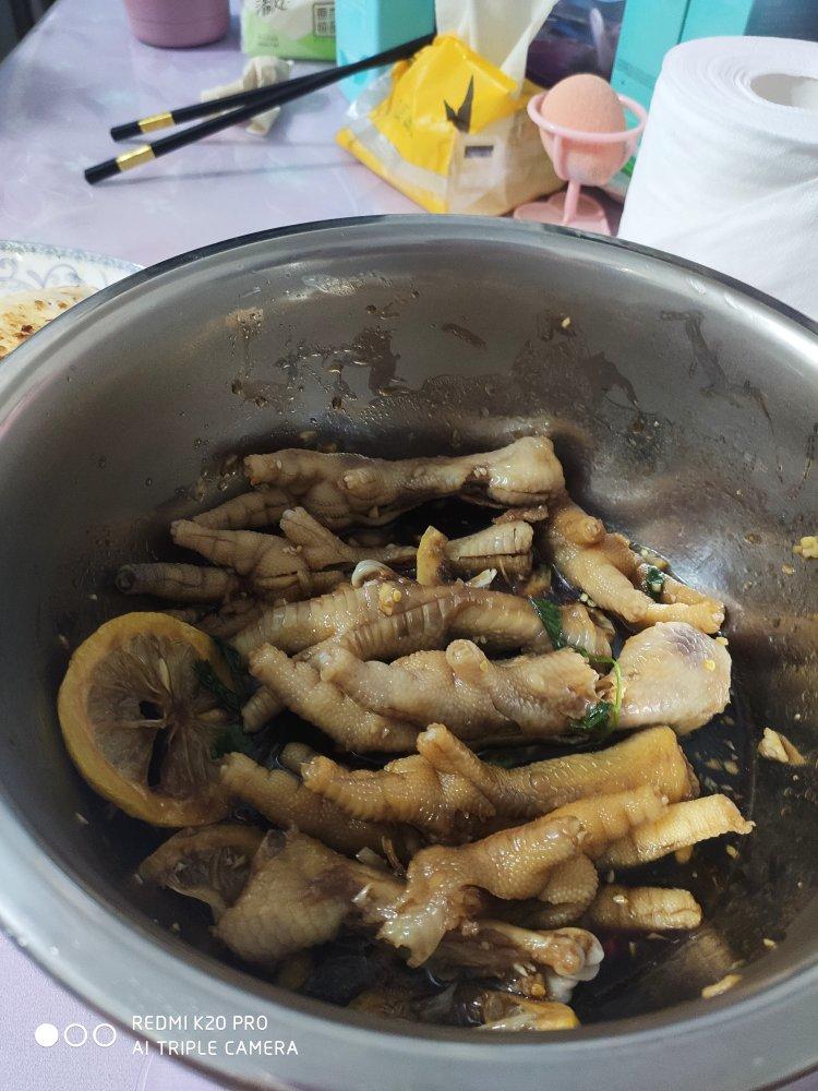 【酸辣无骨凤爪】
