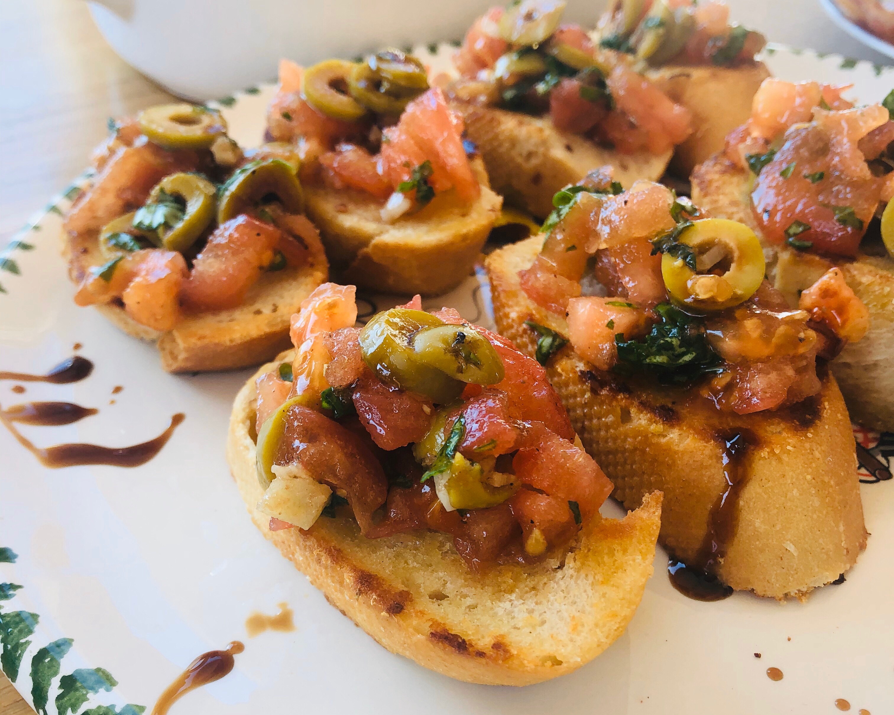Bruschetta 不用烤箱的意式前餐-罗勒番茄蒜香面包的做法