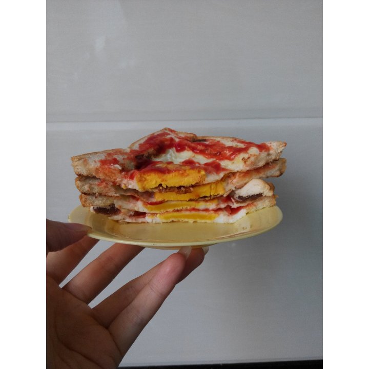土司煎蛋 Egg-in-a-hole