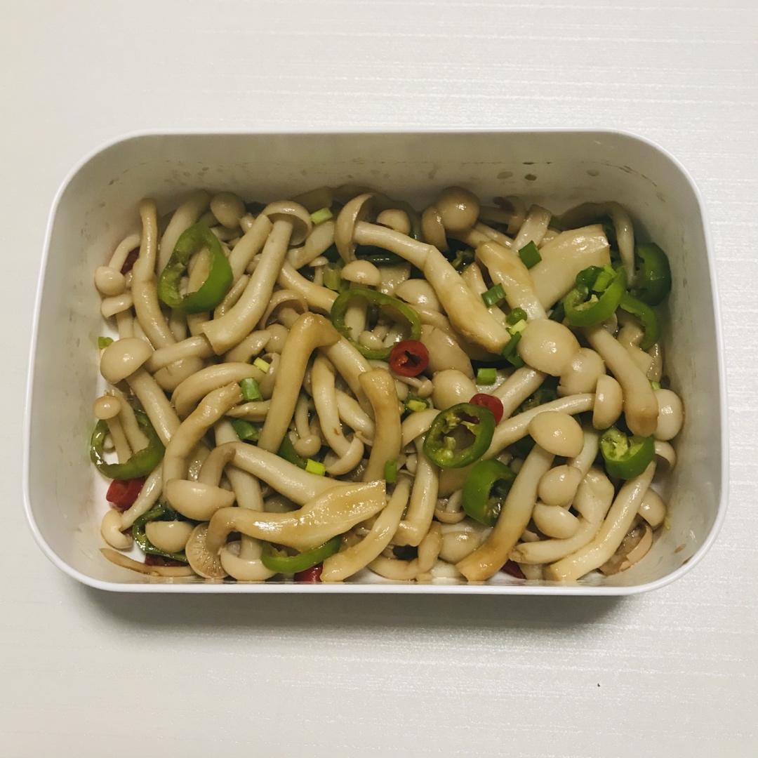 低脂低卡，5分钟双椒拌蘑菇，快手好做小白轻松搞定。