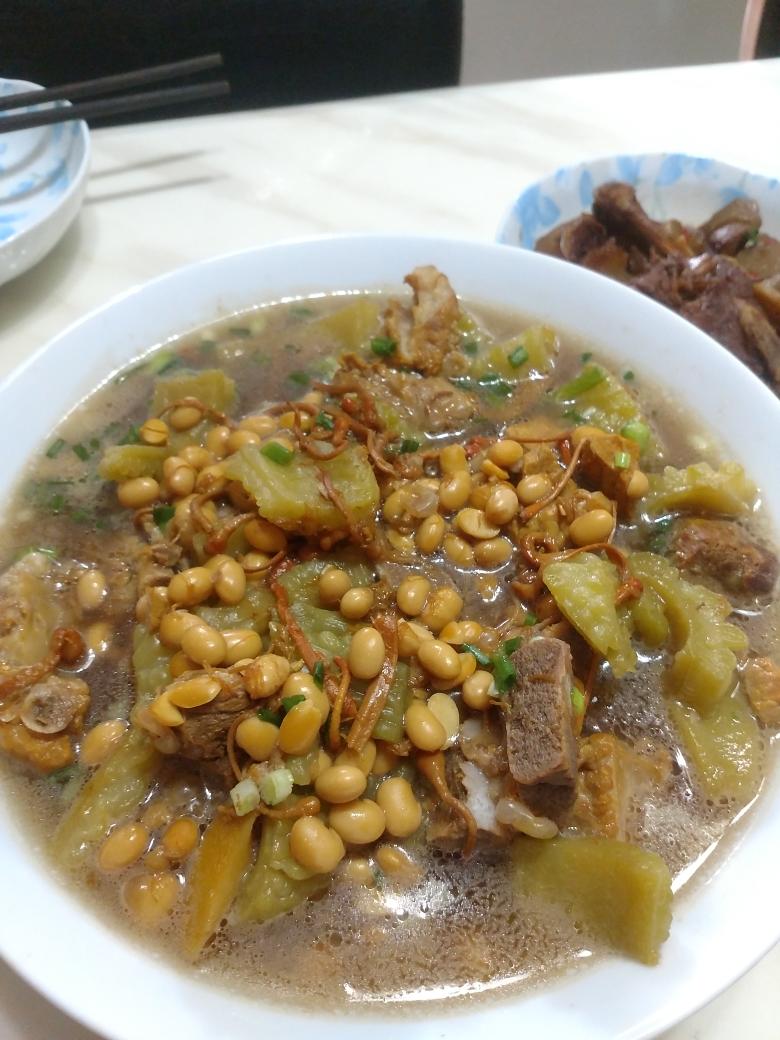 夏日苦瓜排骨汤