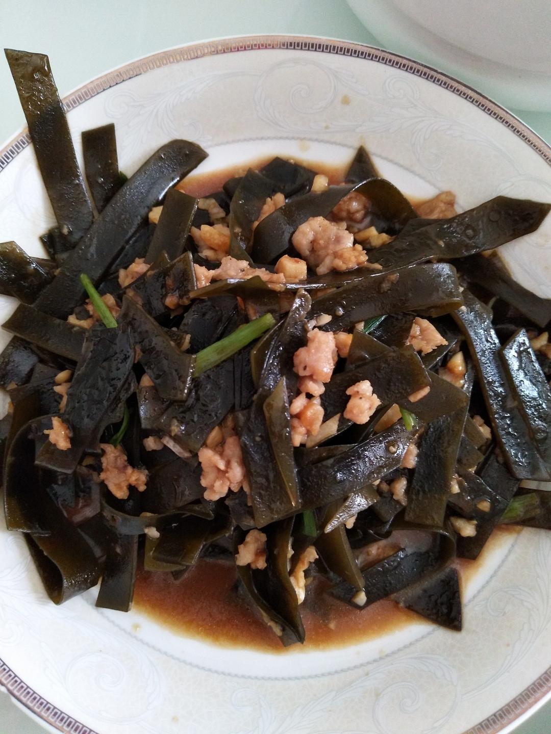 彤彤做的海带丝炒肉沫