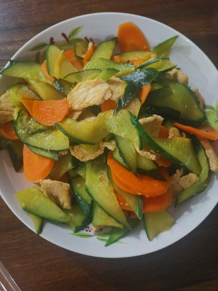 胡萝卜青瓜炒肉片