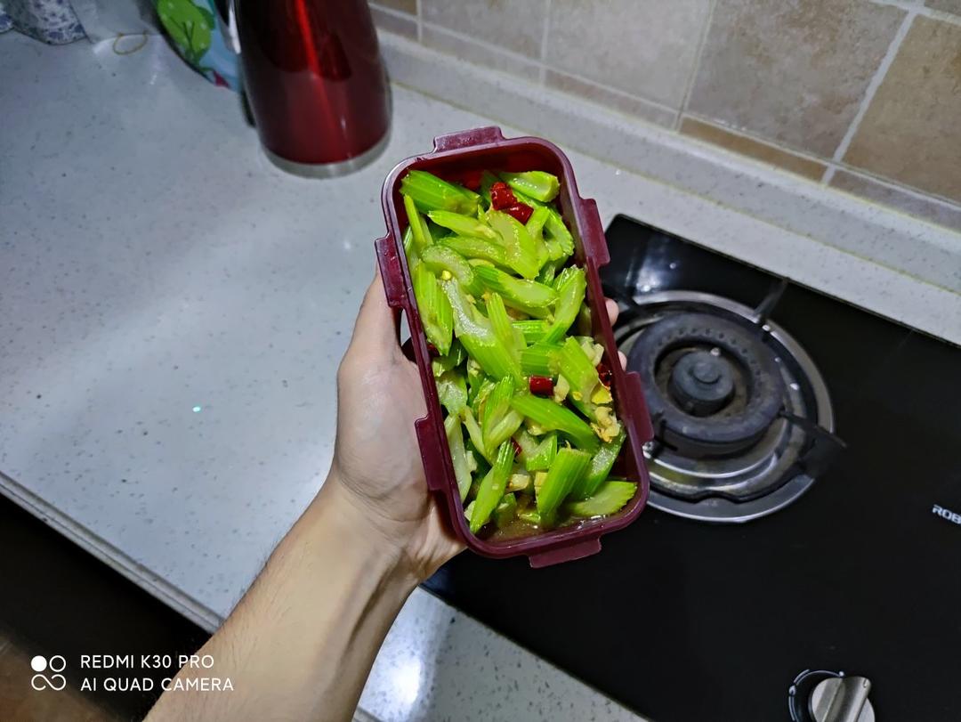 清炒不腻的素炒西芹