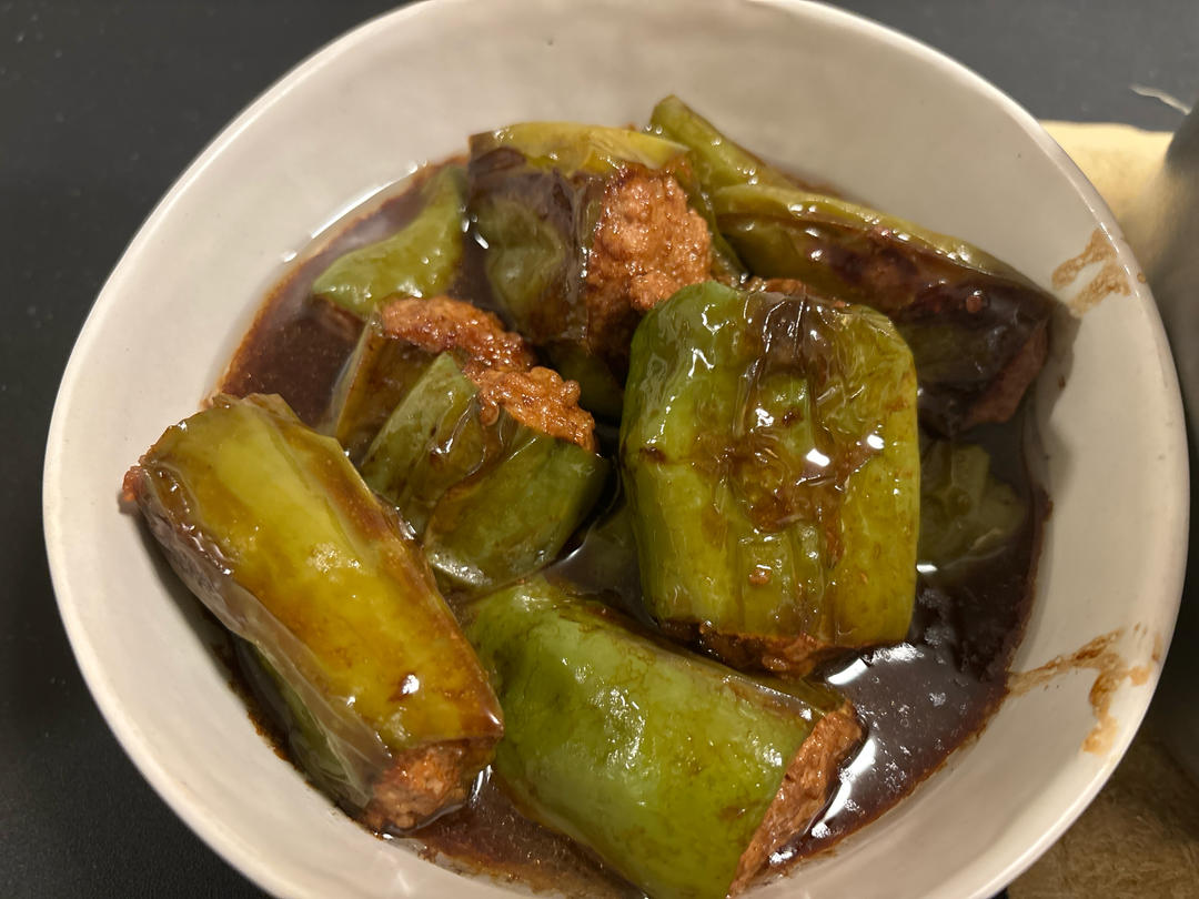 下饭菜“青椒酿肉”，香糯多汁鲜嫩下饭