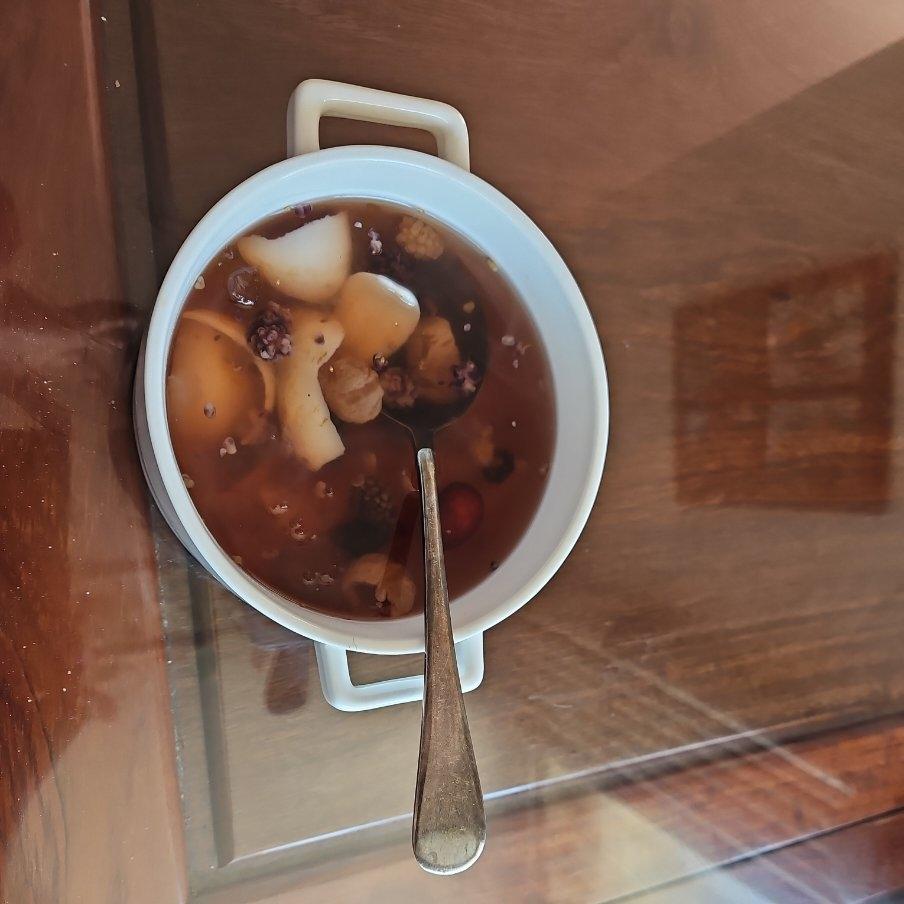 桃胶皂角米雪燕羹