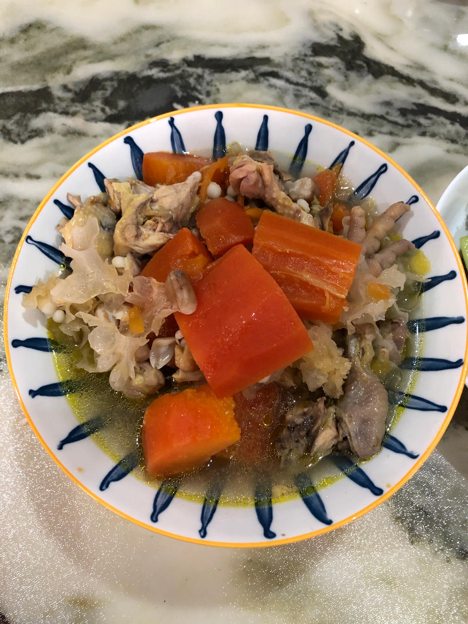 ㊙️秋季必喝的一款养颜汤（花生木瓜鸡脚汤）