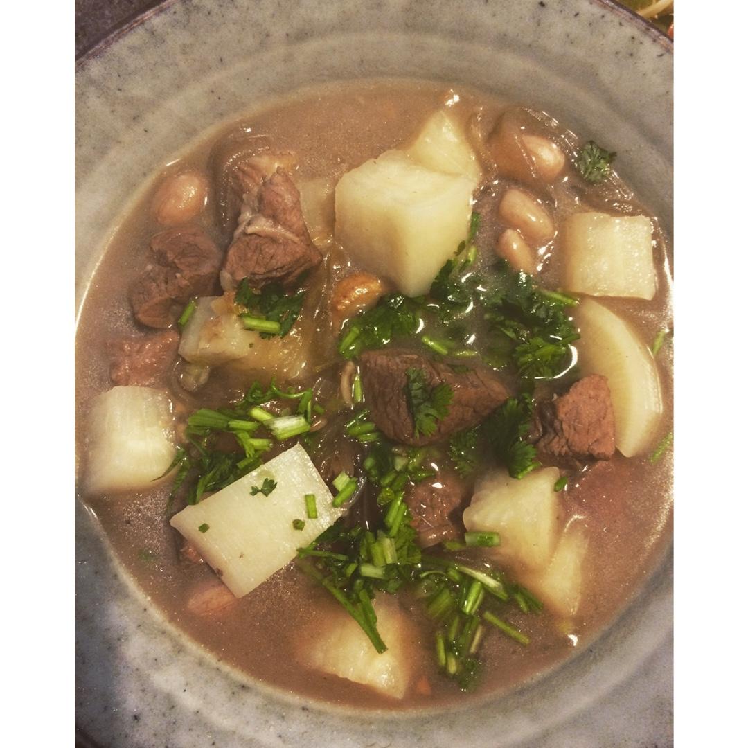 牛肉炖萝卜