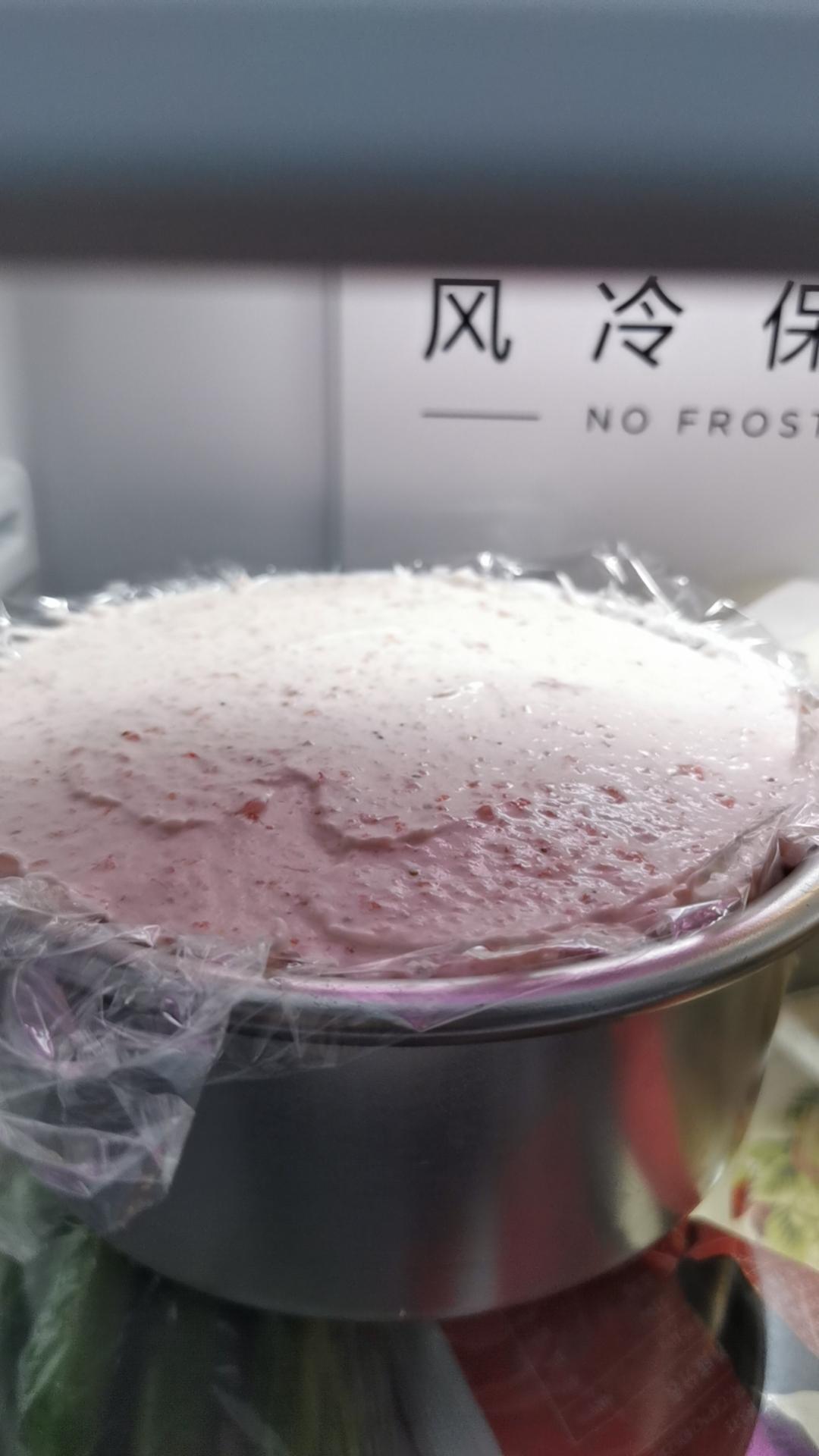 草莓慕斯蛋糕