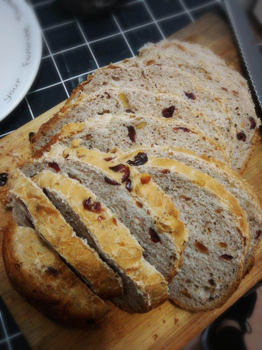 全麦蔓越莓核桃软欧包