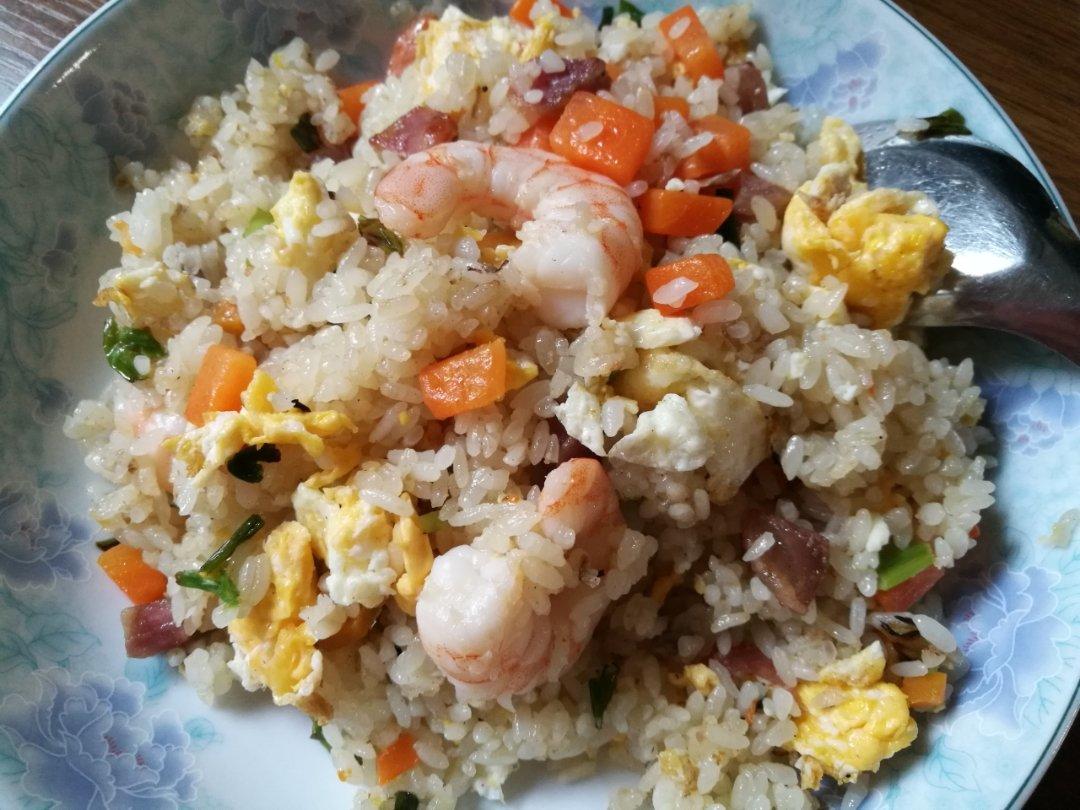 虾仁菠萝炒饭