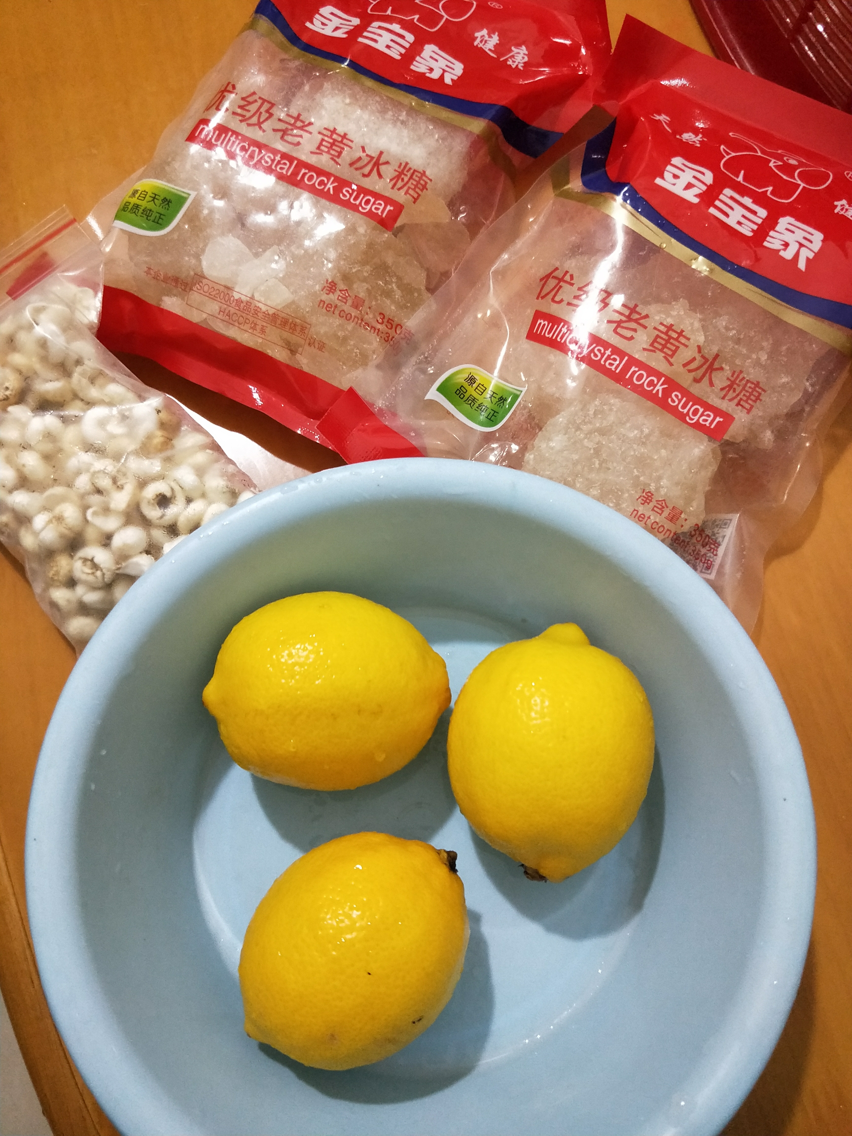 川贝柠檬炖冰糖的做法 步骤1