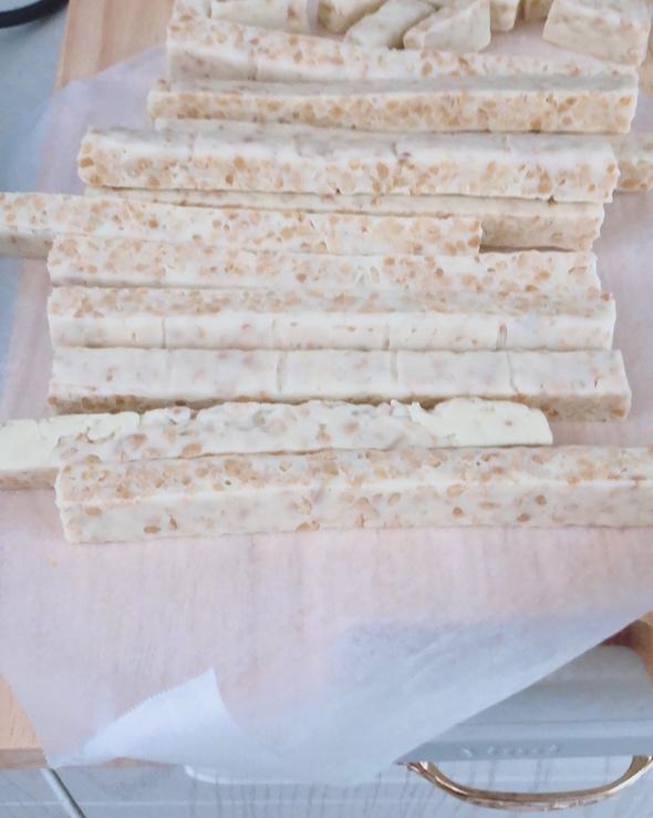 花生牛轧糖-蔓越莓牛扎糖