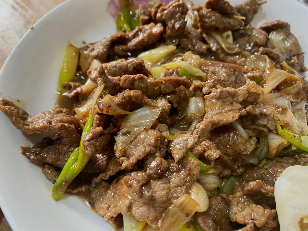 葱香浓郁的葱爆牛肉