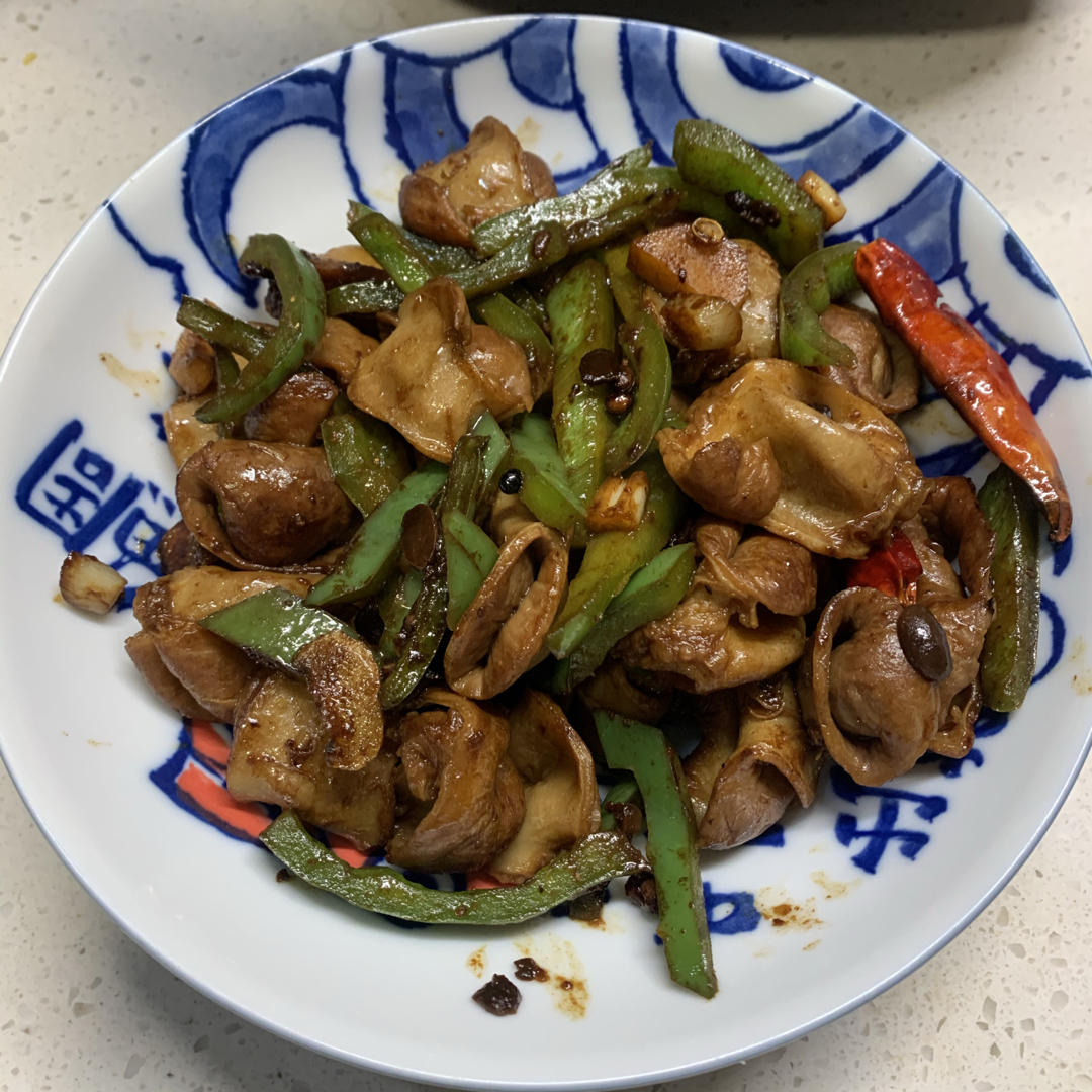 🔥干煸肥肠这样做，实在是太香了，好吃到停不下来😄