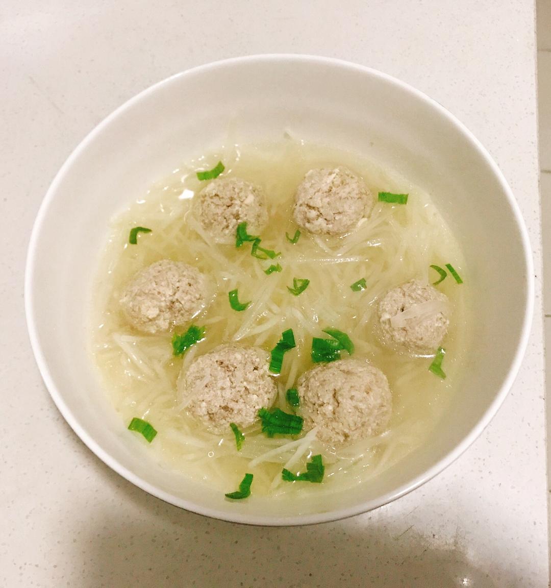 【10分钟系列】白萝卜豆腐圆子汤