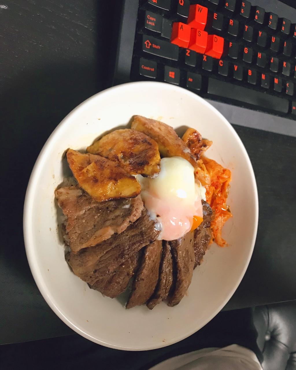 牛排丼（烧肉牛肉饭+鹅肝）
