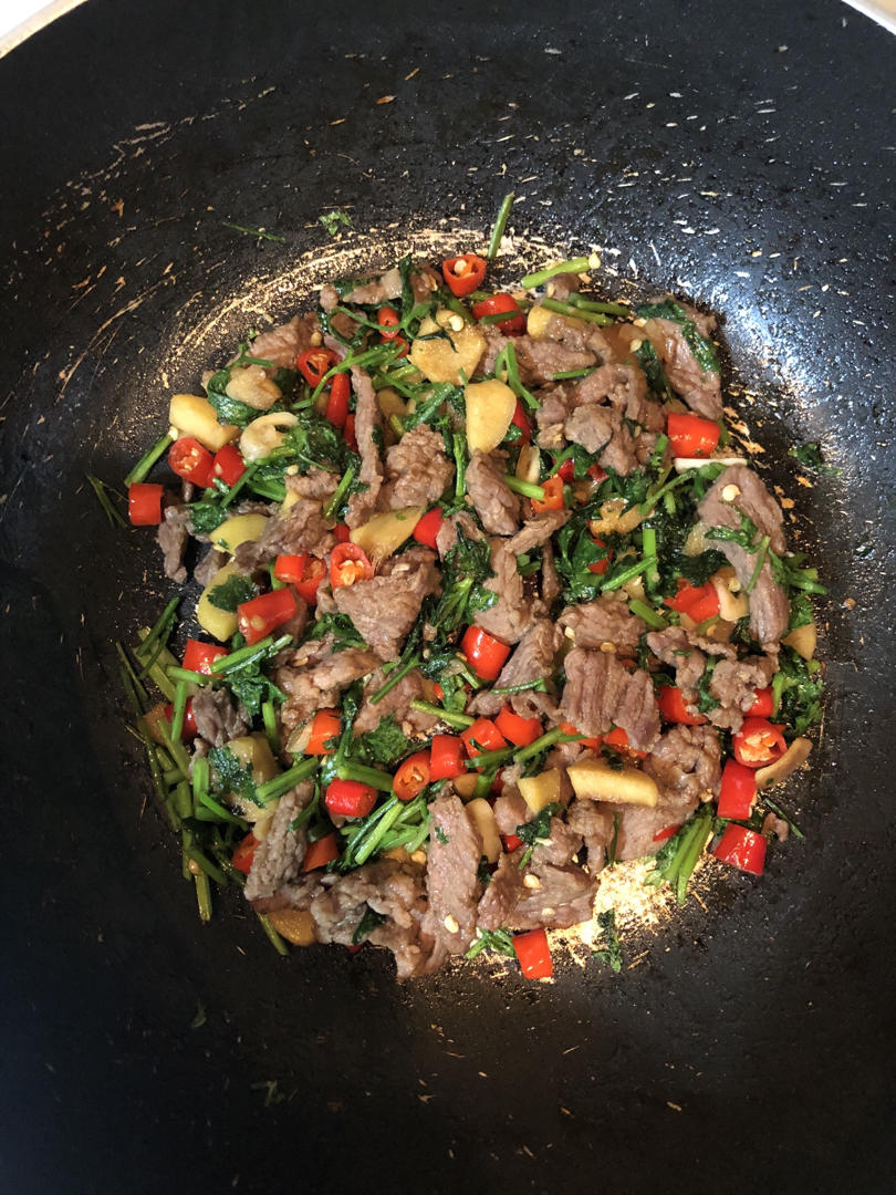 〈小炒黄牛肉〉，这个太好吃了。欣小厨 😉