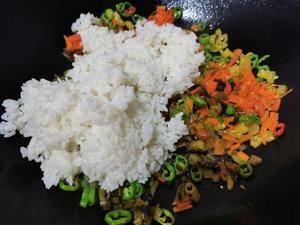 小米辣牛肉炒饭（私藏版）的做法 步骤6