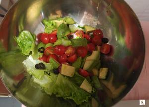 希腊甜菜根牛油果沙拉（Greek Salad)的做法 步骤3