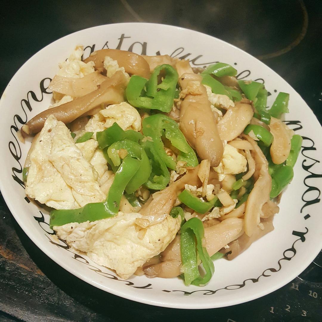 平菇青椒炒蛋