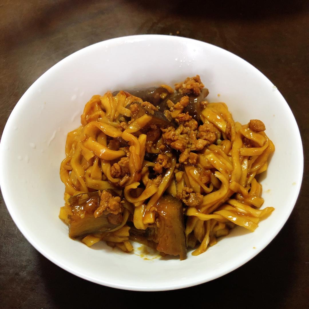 无敌好吃的【鱼香肉沫茄子焖面】，吃完舔盘🍜