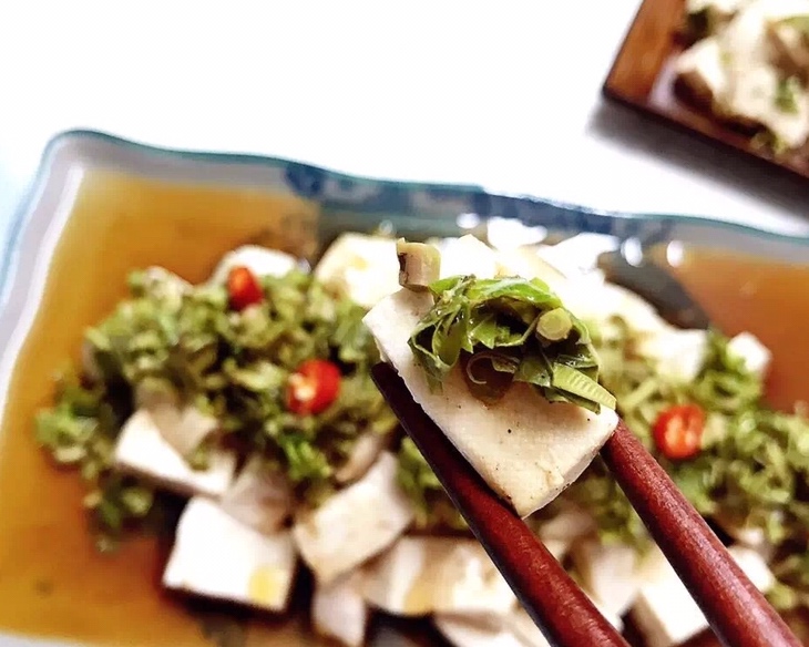 【樉樉的小厨房】香椿拌豆腐的做法