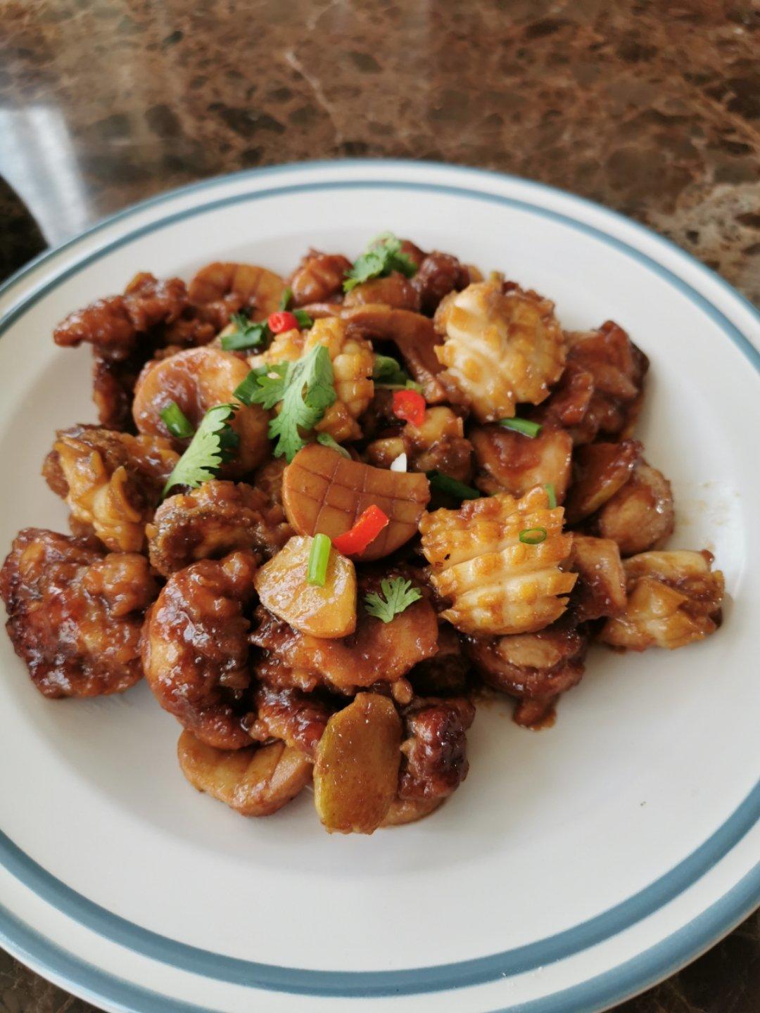 浓郁弹牙的鲜鲍焖鸡球