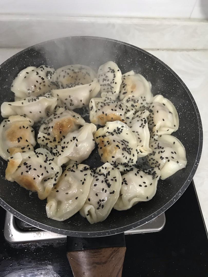 速冻饺子版煎饺