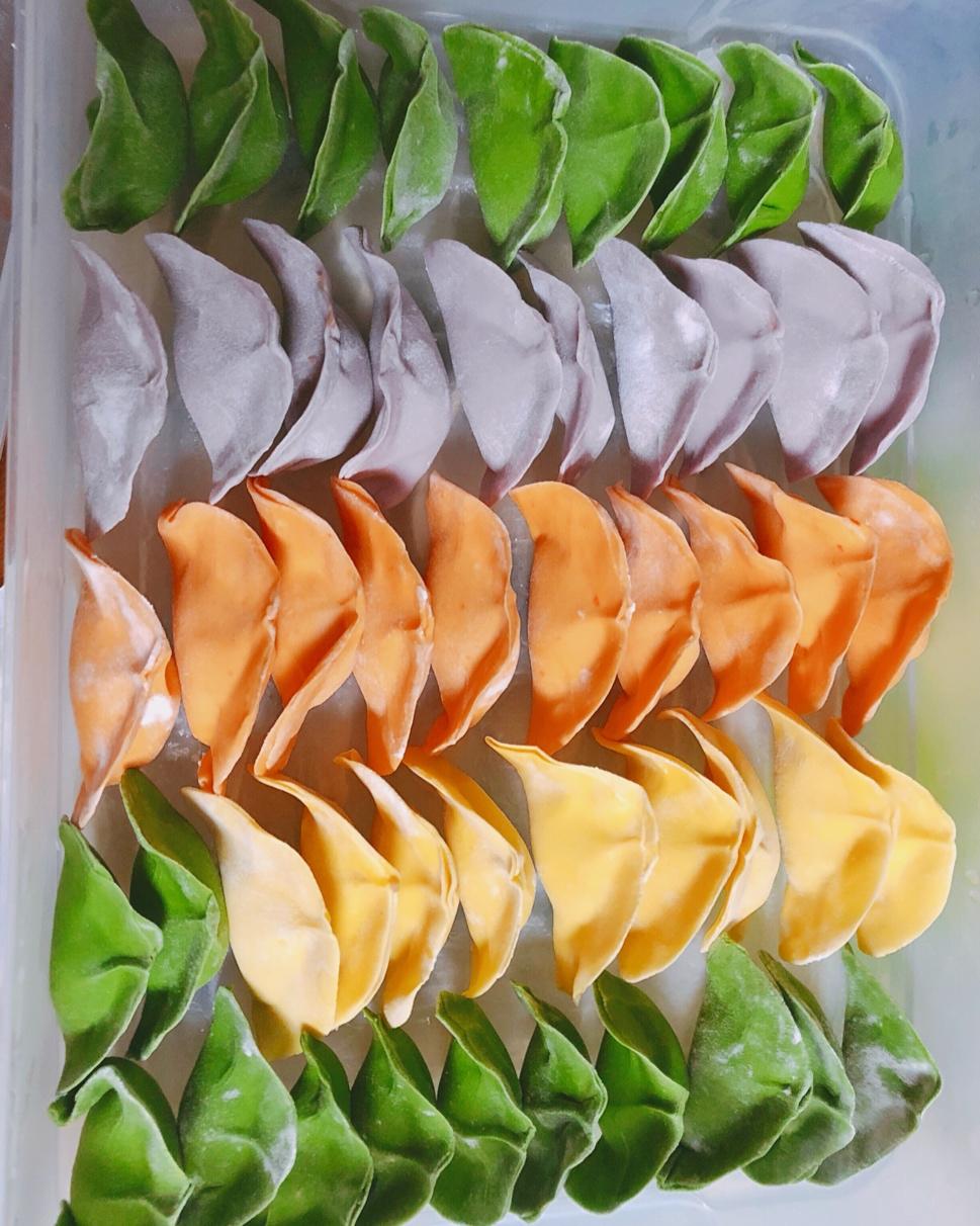 彩色饺子（蔬菜汁）
