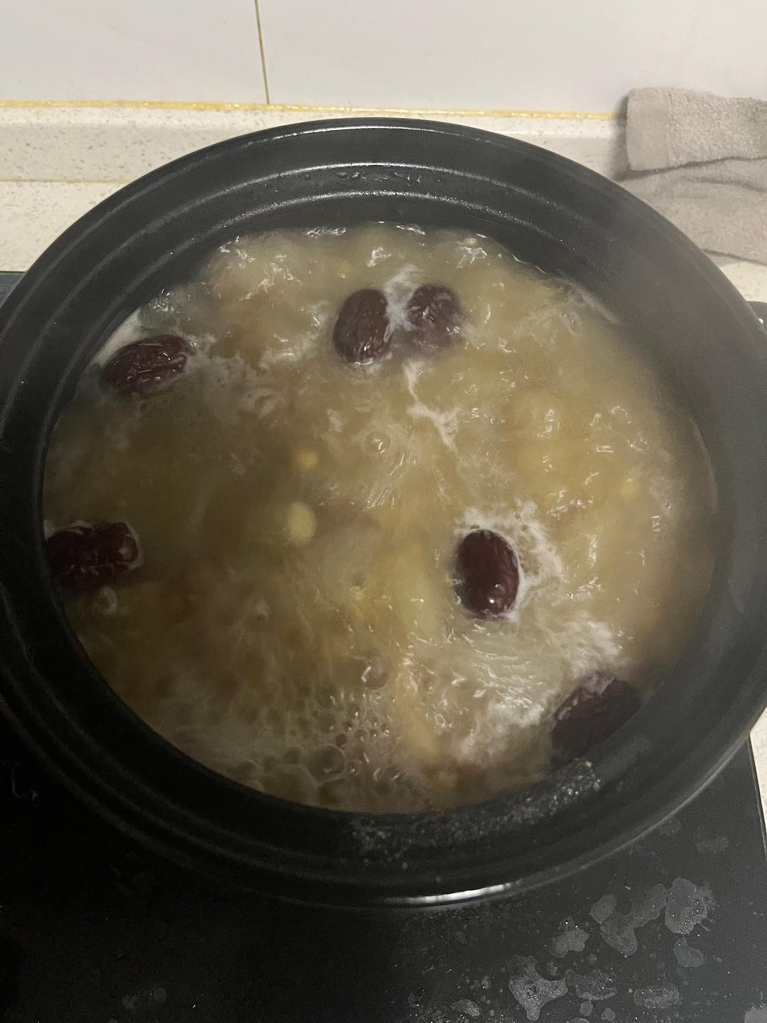 花生黄豆猪蹄汤的做法