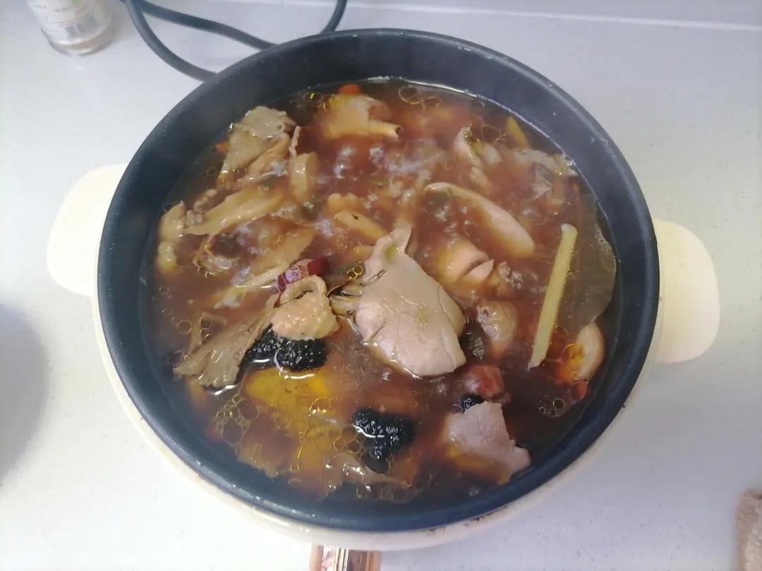 奶奶教的鲜香肥美香菇炖鸡汤