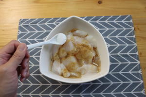 简单晚餐--蒜蓉豆豉蒸龙利鱼的做法 步骤2