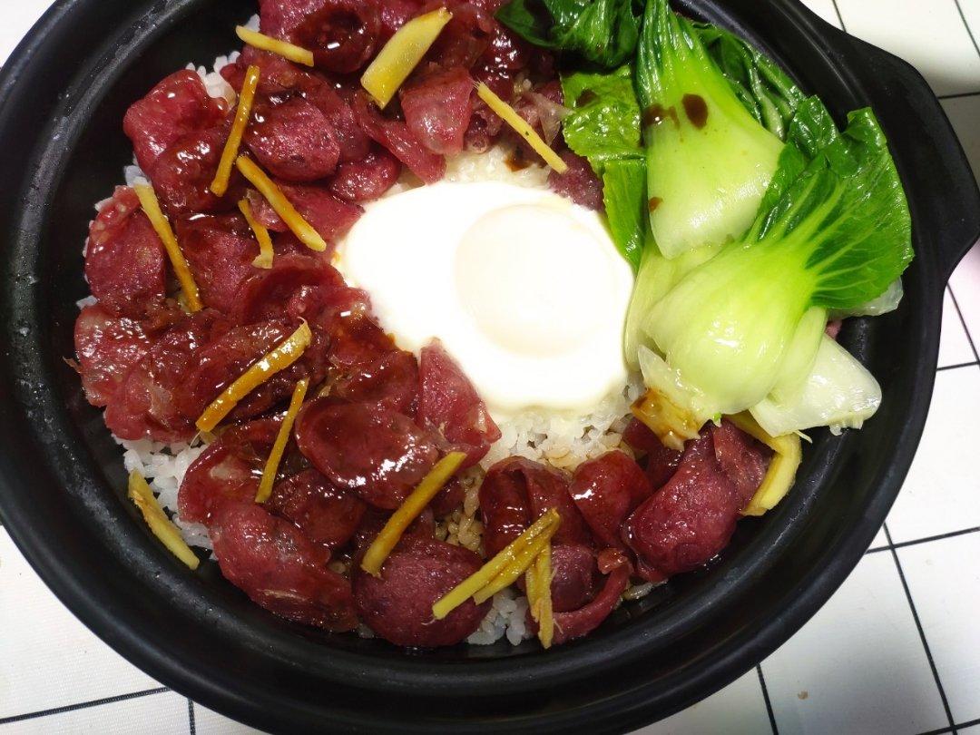 广式腊味煲仔饭