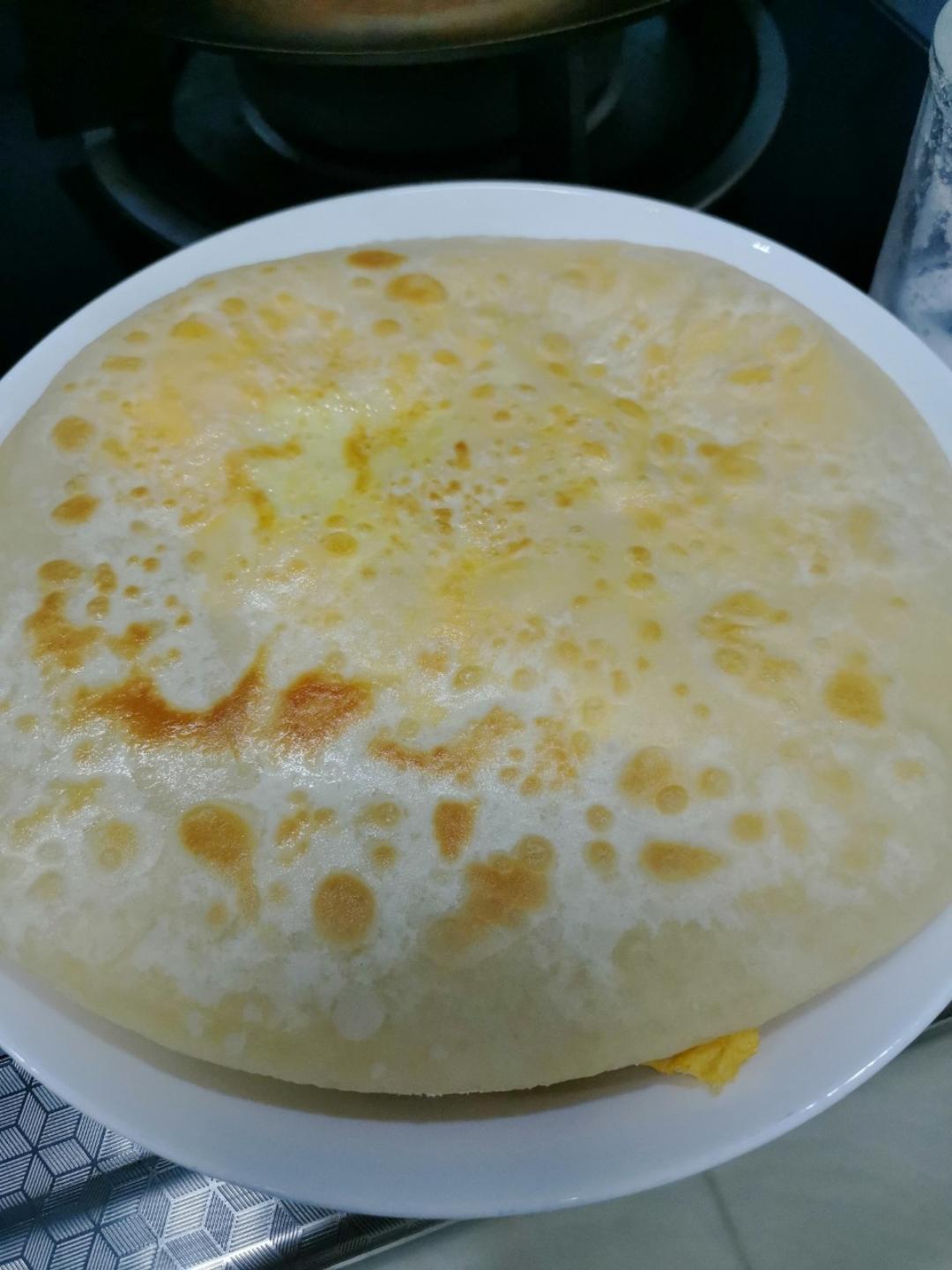 张张都鼓大泡的鸡蛋灌饼这样做不鼓大泡都难