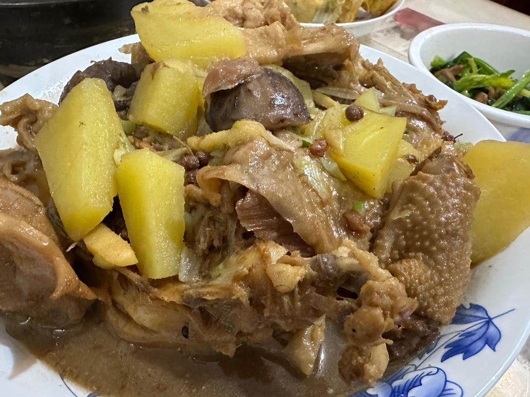 小鸡炖蘑菇(注意一步操作就香气沁人)